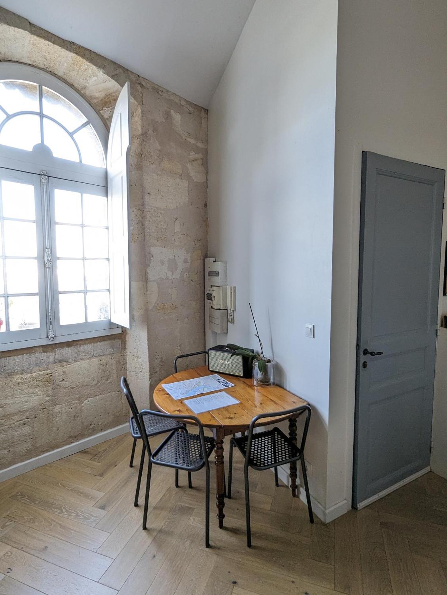 Appartement De Charme Sous Les Toits Avec Vue Sur La Garonne Bordeaux Exterior photo