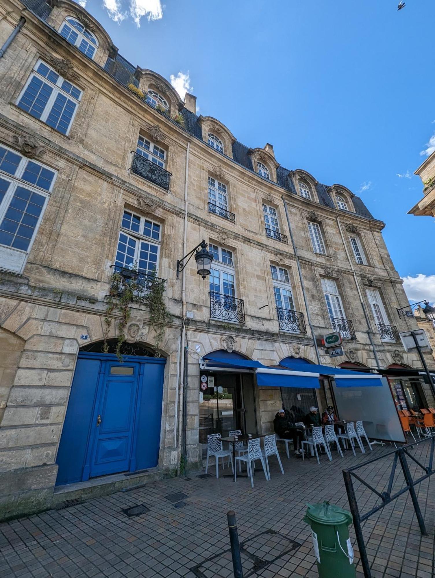 Appartement De Charme Sous Les Toits Avec Vue Sur La Garonne Bordeaux Exterior photo